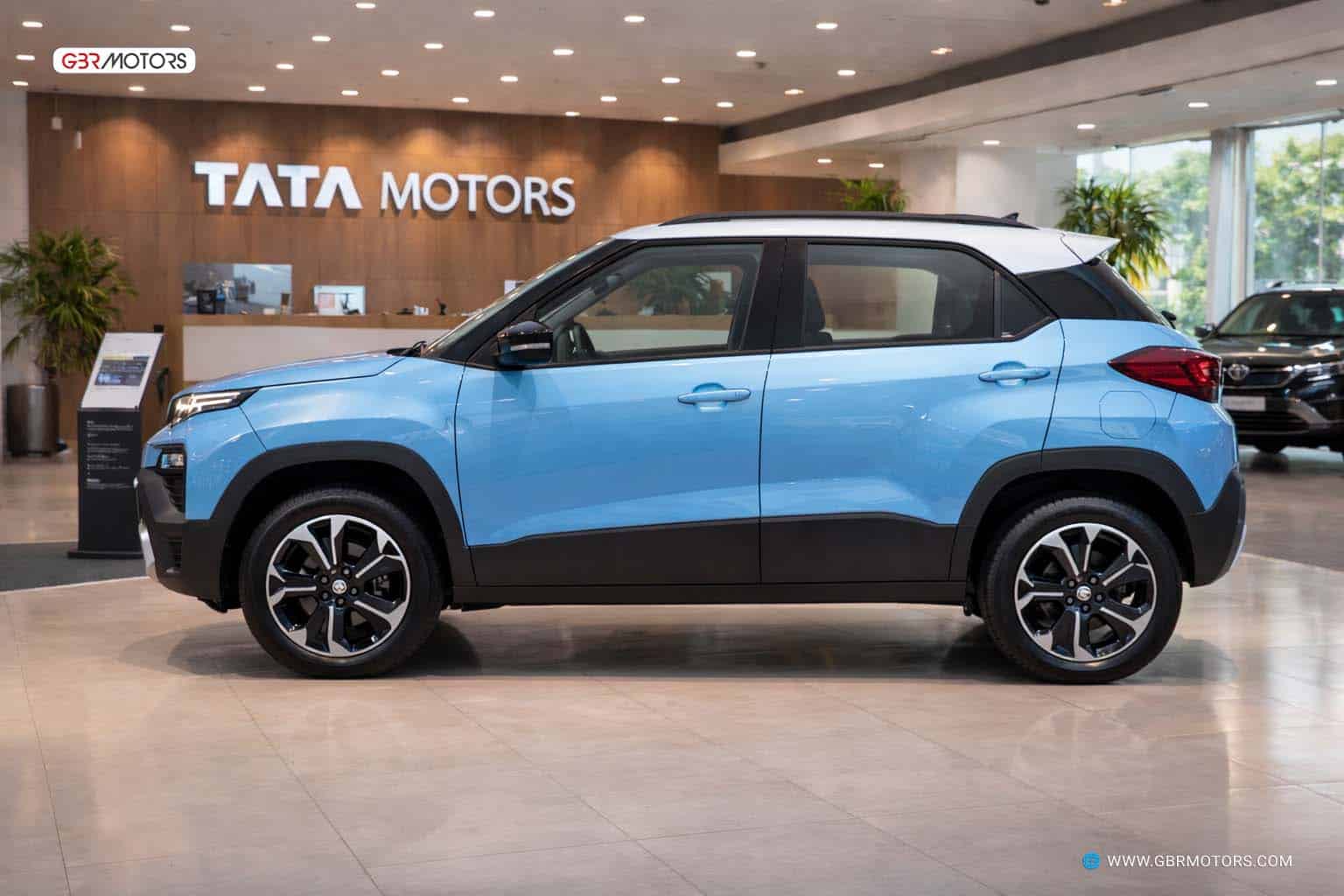 Tata Punch Facelift 2026: New Design, Interior, Features, Mileage, Safety and Price Details 3 Tata Punch Facelift 2026 exterier images